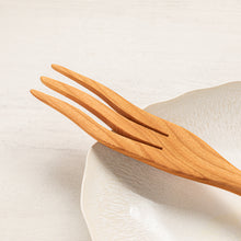Load image into Gallery viewer, Jonathan&#39;s Spoons Wooden Spaghetti Fork

