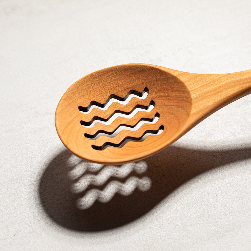 Wiggle Slot Wide Serve Spoon | Shades of Green